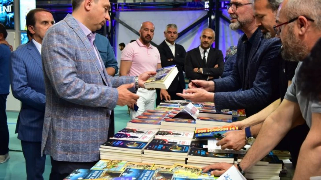 Vali Şahin, 9. Malatya Anadolu Kitap ve Kültür Fuarını Ziyaret Etti