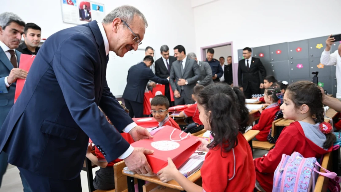 Vali Seddar Yavuz, Hatice İbrahim Özoğlu İlkokulu Açılış Törenine Katıldı