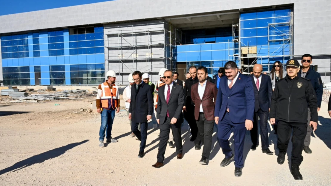 Vali Seddar Yavuz Malatya Havalimanı Yeni Terminal Binasında İncelemelerde Bulundu