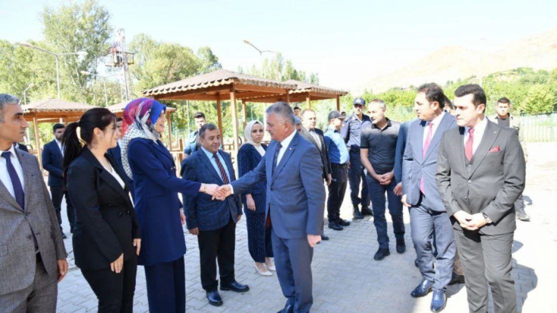 Vali Yazıcı İlçe ziyaretinde Şehit Ailelerini unutmadı