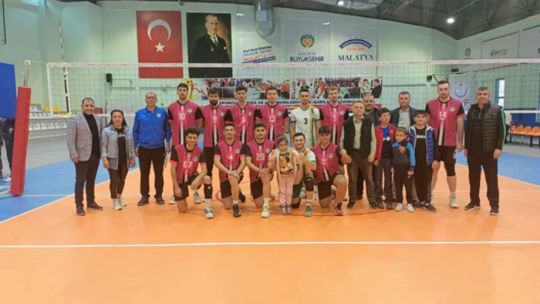 Voleybol Erkeklerde Malatya BŞB 3 Adana Seyhan 0