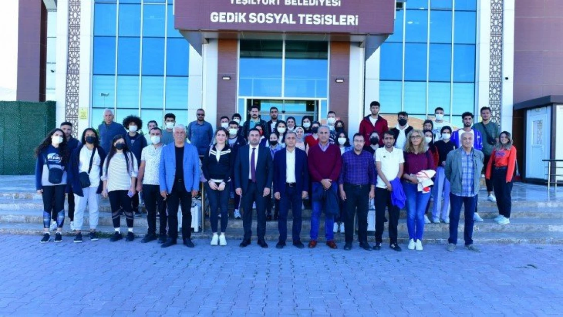 Voleybolcular Yeşilyurt Belediyesine Teşekkür Etti