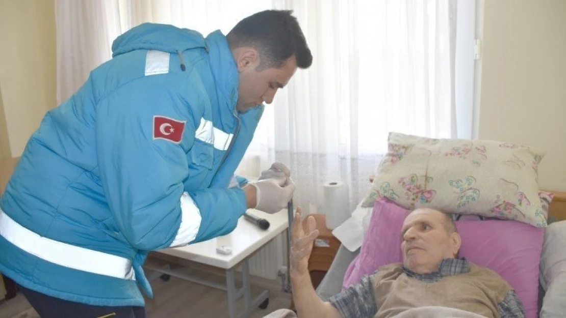 Yaşlılara evde sağlık kontrolü yapıldı