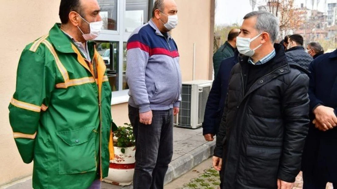 Yeşilyurt Belediye Başkanı Mehmet Çınar, Temizlik İşleri Müdürlüğü Ekipleriyle Biraraya Geldi