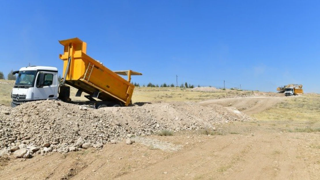 Yeşilyurt Belediyesi, Alternatif Yol Güzergâhlarını Açarak Trafik Akışını Rahatlatıyor