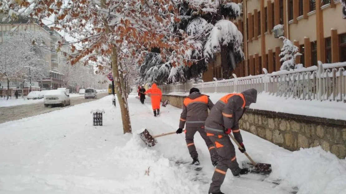 Yeşilyurt Belediyesi Karla Mücadele İçin Tayakkuza Geçti, Ekipler İlçenin Dört Bir Tarafında Çalışıyor