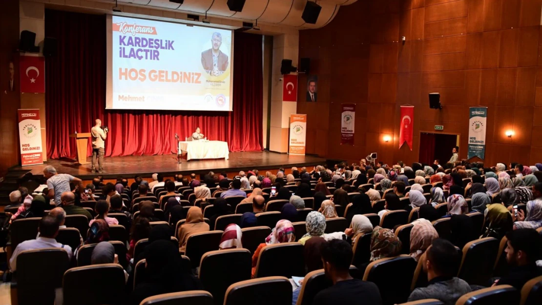 Yeşilyurt Belediyesi'nin 'Kardeşlik İlaçtır' Konferansına Vatandaşlar Yoğun İlgi Gösterdi