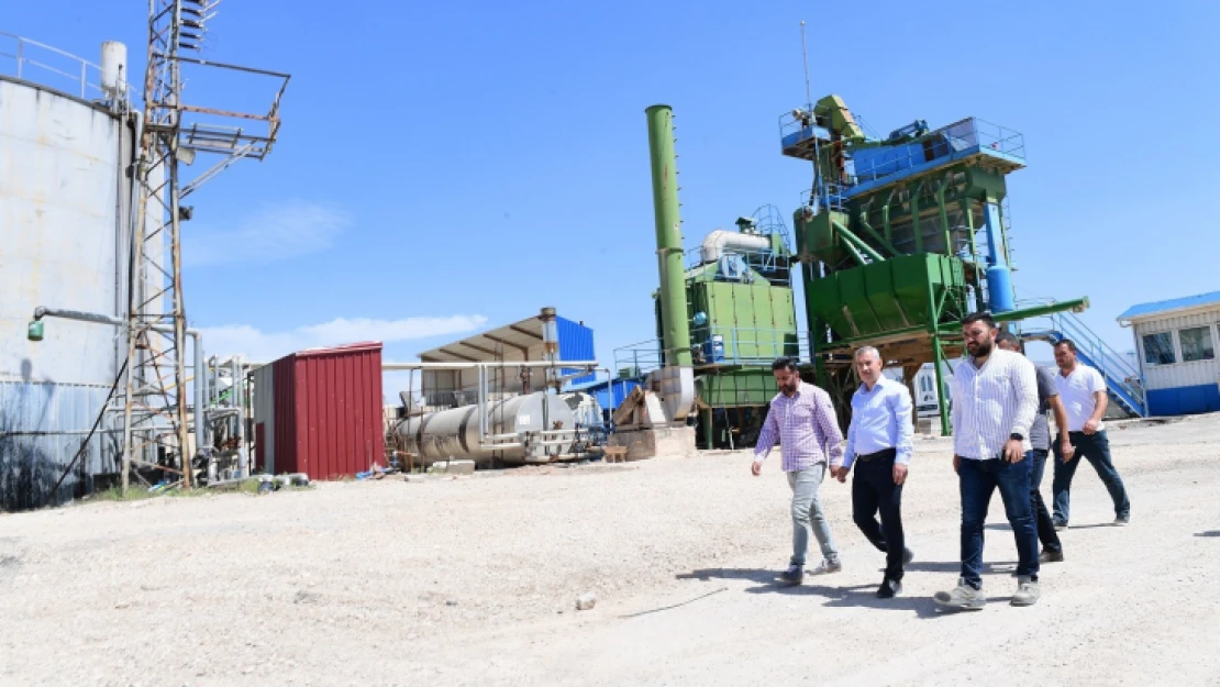 Yeşilyurt Belediyesi Sıcak Asfalt, Kilit Parke Taşı, Beton ve Beton Ürünlerini Kendi Tesislerinde Üretiyor