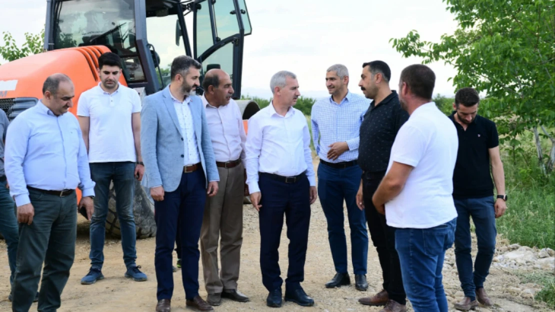 Yeşilyurt Belediyesi, Suluköy Mahallesi Bağlantı Yollarını Düzenleyerek Modern Bir Hale Getiriyor