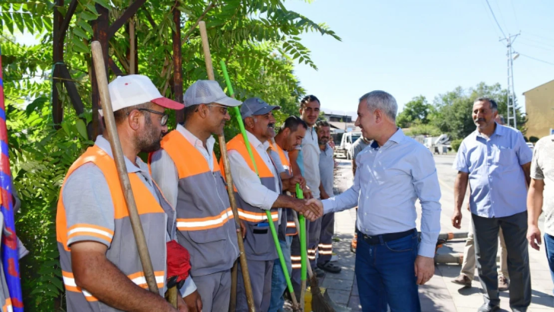 Yeşilyurt Belediyesi Temizlik İşleri Müdürlüğü, İlçeyi Köşe Bucak Temizliyor