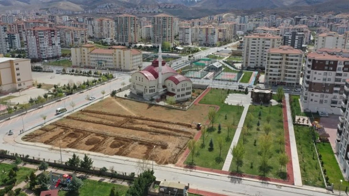 Yeşilyurt Belediyesi, Yeni Yaşam Alanlarıyla Mahallelerin Prestijini Artırıyor