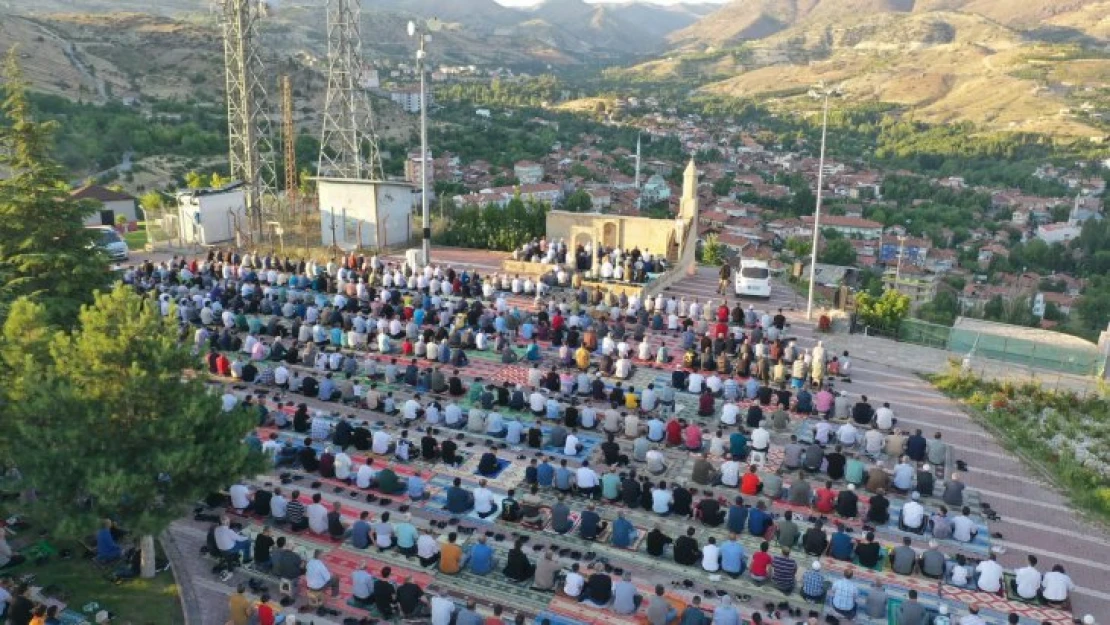 Yeşilyurt Gedik Namazgâh'ta Kılınan Bayram Namazına Vatandaşlar Yoğun İlgi Gösterdi