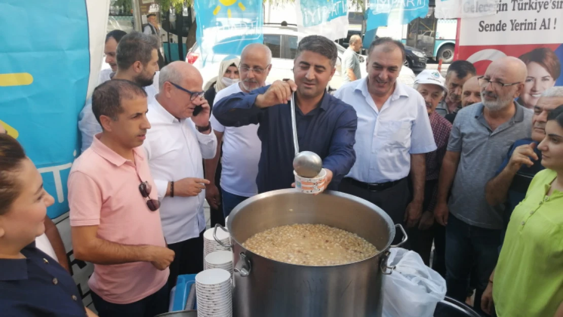 Yeşilyurt İYİ Parti Aşure İkramında Bulundu