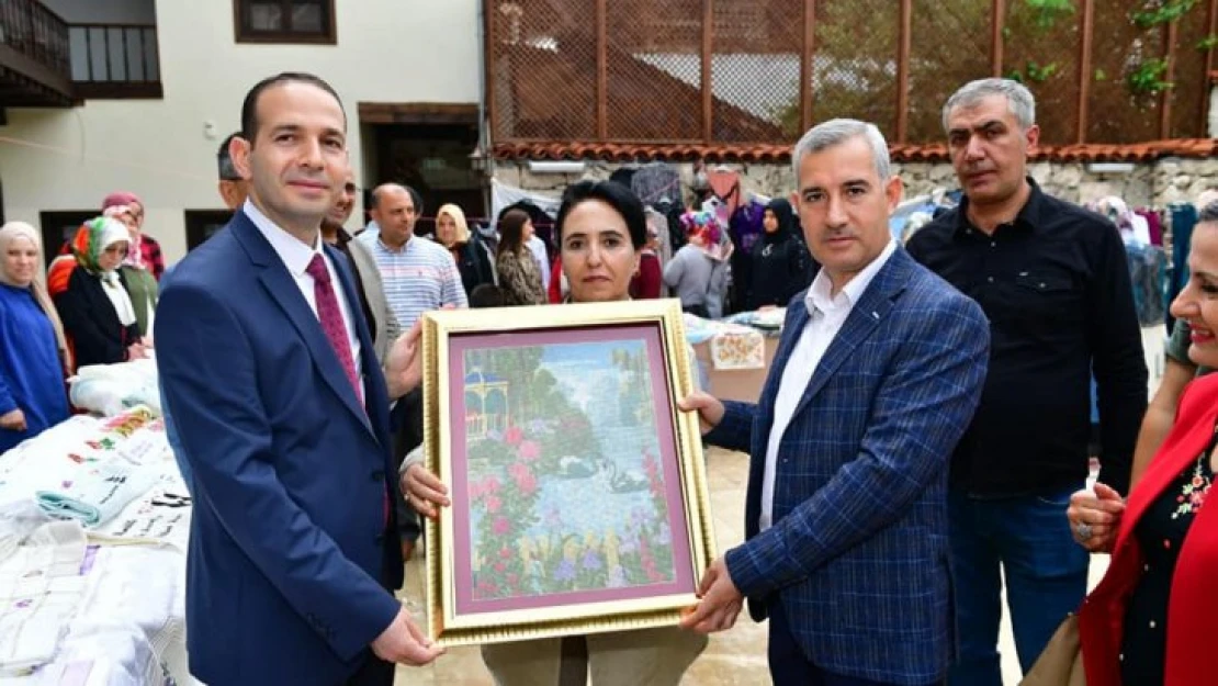 Yeşilyurt Lezzet Caddesi Ve Yeşilyurt Güreş Sahasında Kiraz Festivali Etkinlikleri Düzenlendi