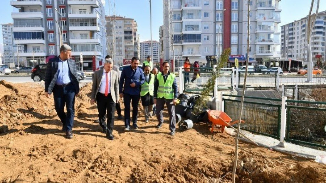 Yeşilyurt'un Dört Bir Tarafında Yeşillendirme Ve Ağaçlandırma Çalışmaları Hız Kazandı