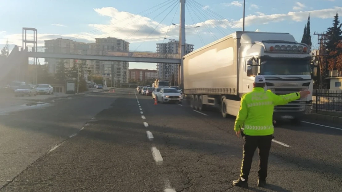 Yolcu ve yük taşımacılığı yapan araçlarda kış lastiği denetimi