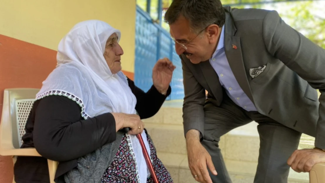 Yozgat'ta bozkurt, Van'da PKK işareti yapıyorlar