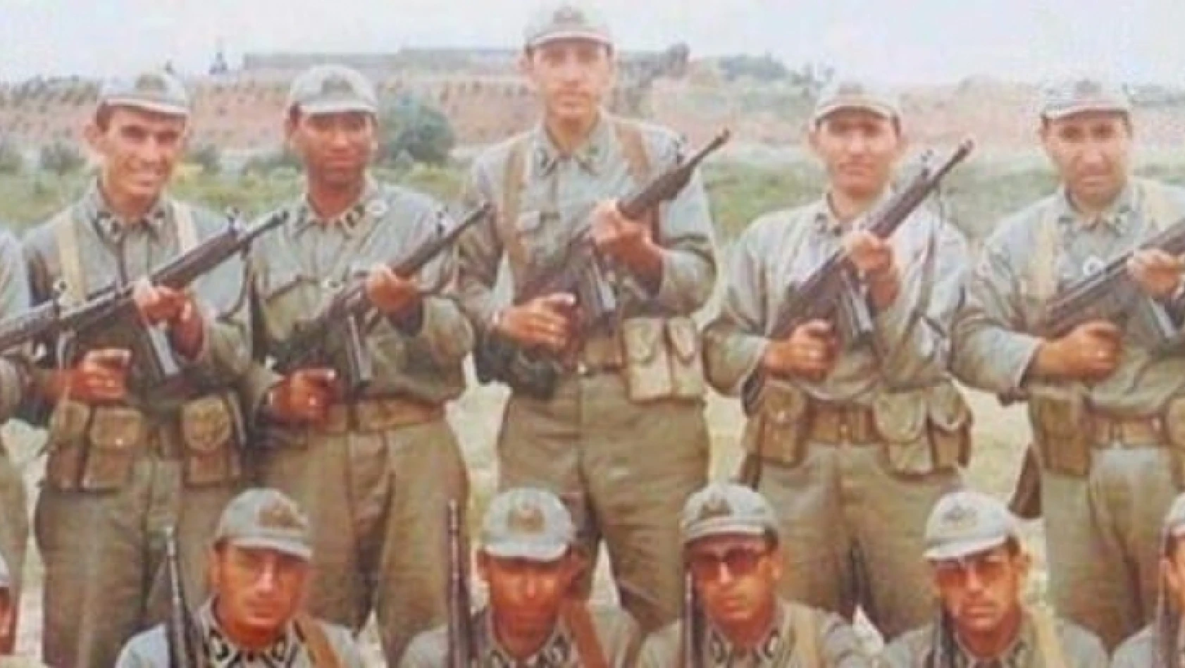 MHP Lideri Bahçeli'nin Askerlik Fotoları