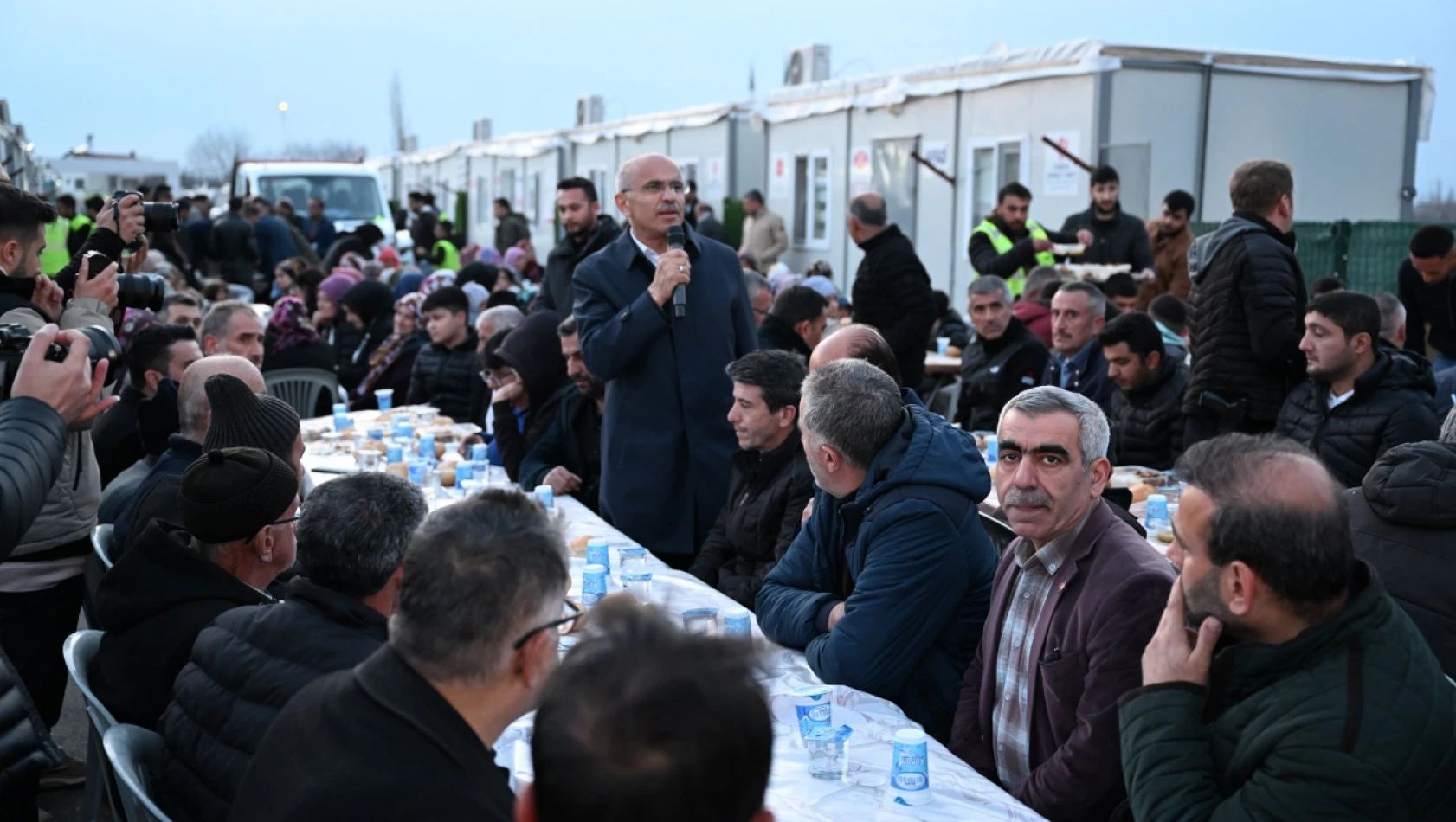 AK Parti Büyükşehir Belediye Başkan Adayı Sami Er, Depremzedelerle İftar Yaptı