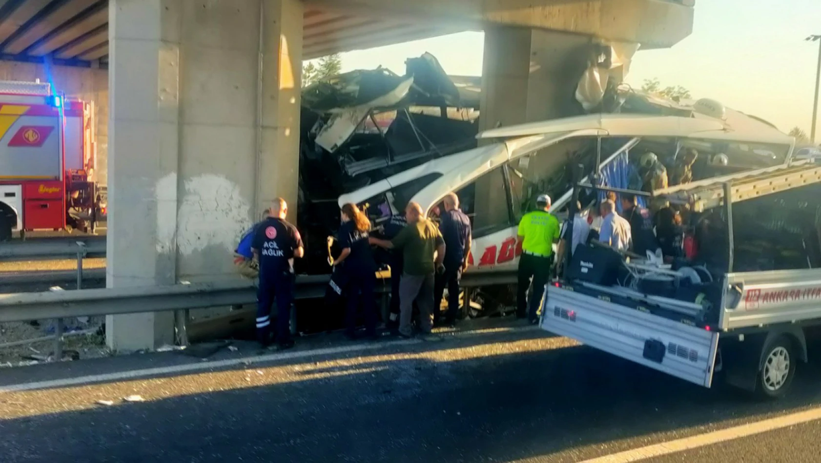 Ankara'da yolcu otobüsü üst geçide çarptı: 9 ölü, 26 yaralı