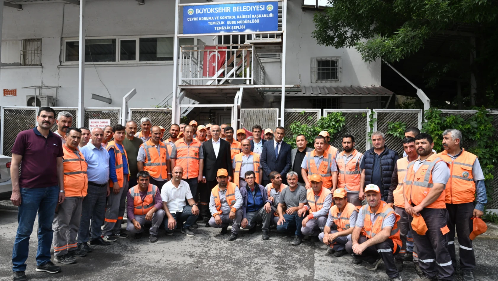 Başkan Er 1 Mayıs Emek Ve Dayanışma Günü'nde Belediye Çalışanlarıyla Bir Araya Geldi