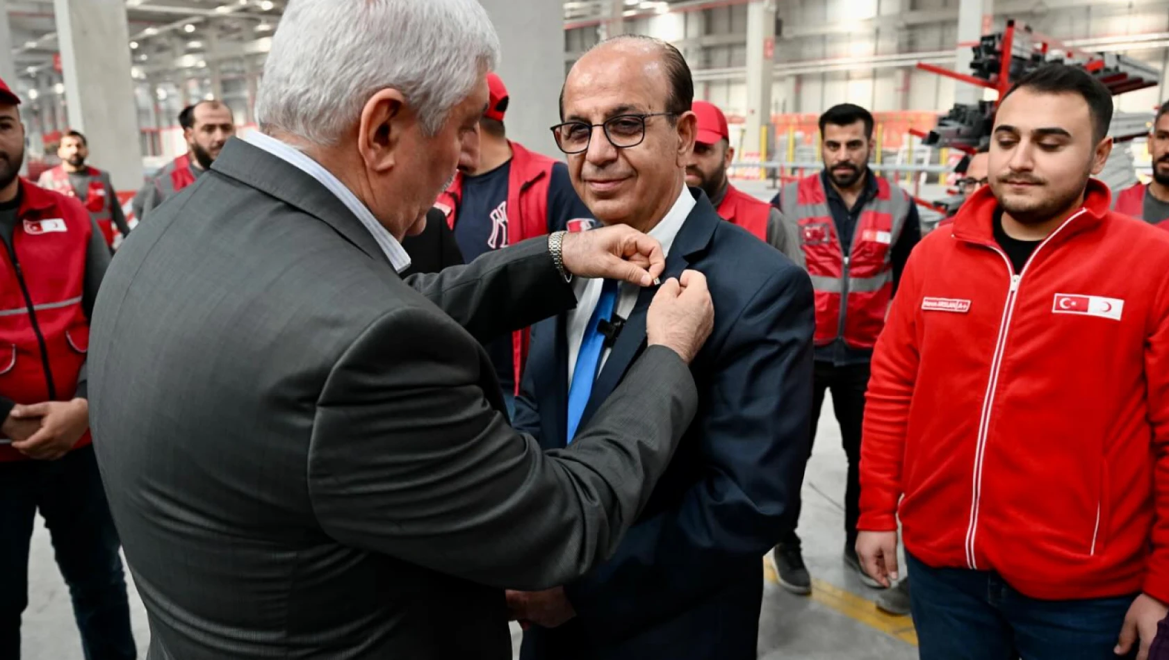 Başkan Geçit, Kızılay Barınma Sistemleri A.Ş. Fabrikasını Ziyaret Etti