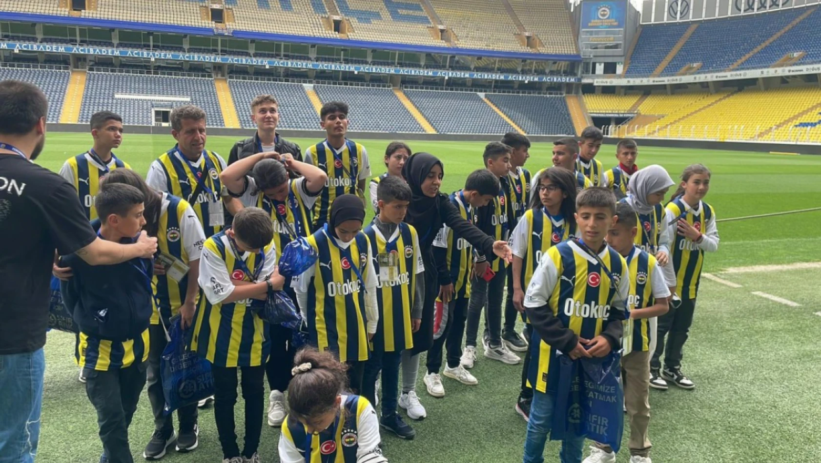 Depremzede çocuklara Fenerbahçe Başkanı Ali Koç'tan sürpriz