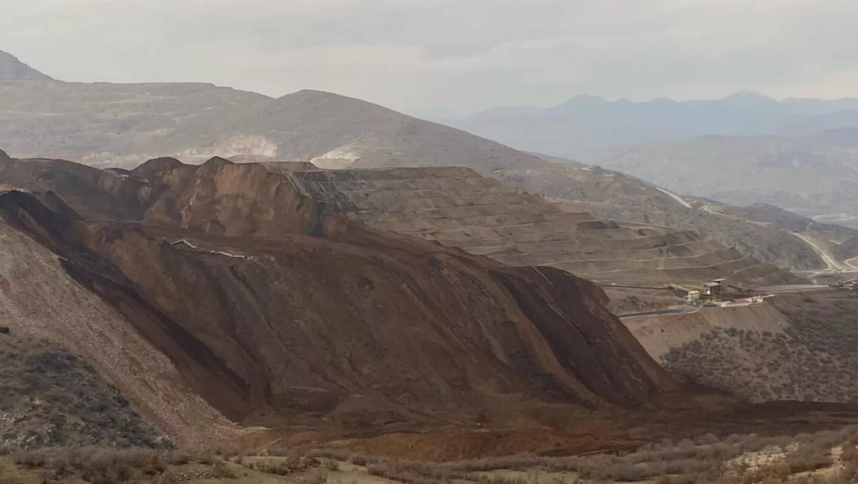 Erzincan'da toprak kaymasına ilişkin gözaltına alınanlar arasında firmanın Kanadalı yöneticisi de bulunuyor