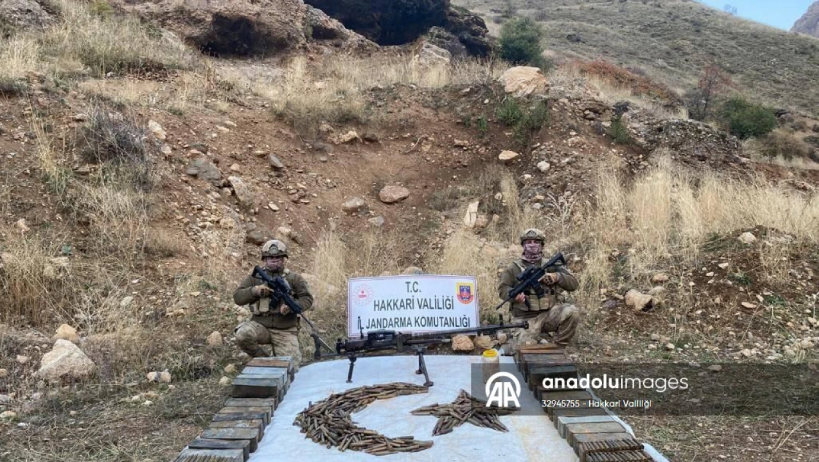 Hakkari'de terör operasyonunda silah ve mühimmat ele geçirildi