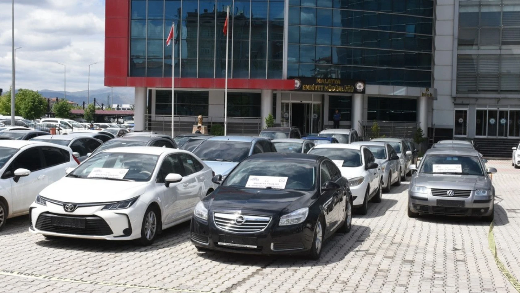 Malatya'da Araçlara 'Change' İşlemi Yapan 11 Şahıs Gözaltına Alındı