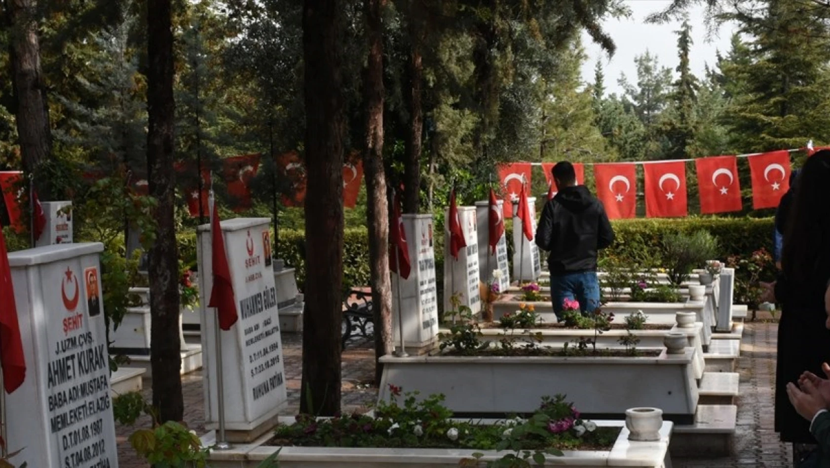 Malatya'da Ramazan Bayramı dolayısıyla şehitlik ziyaret edildi