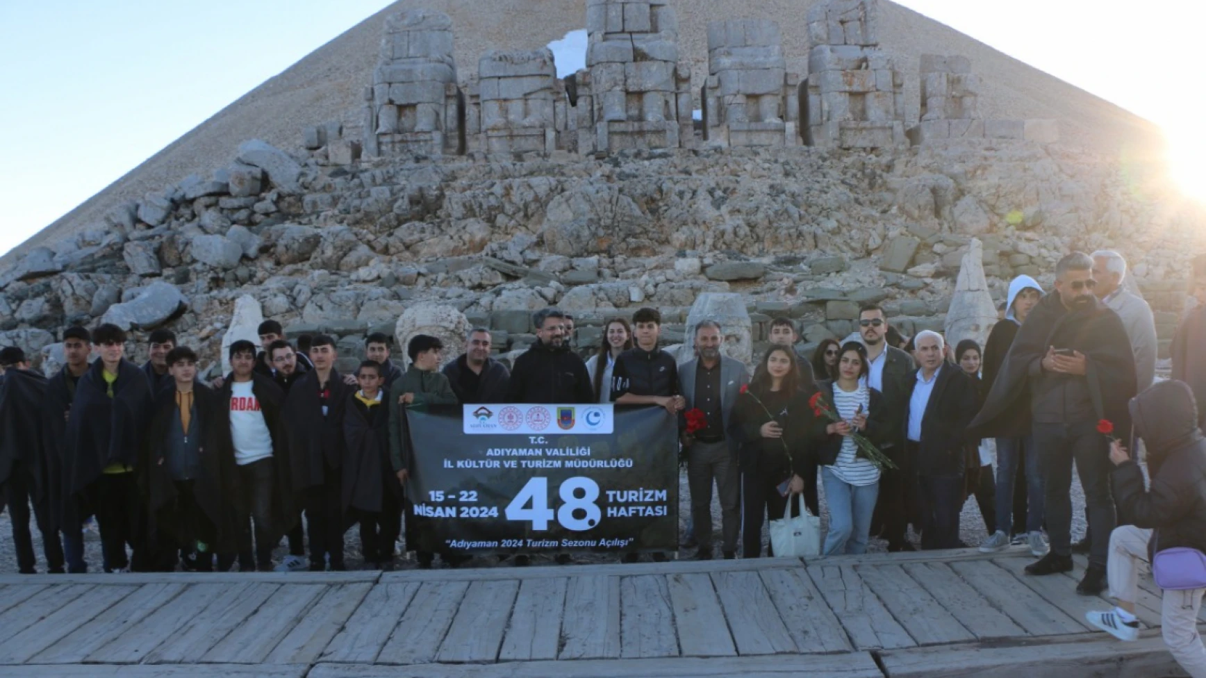 Nemrut Dağı’nı 9 günde 45 bin turist ziyaret etti