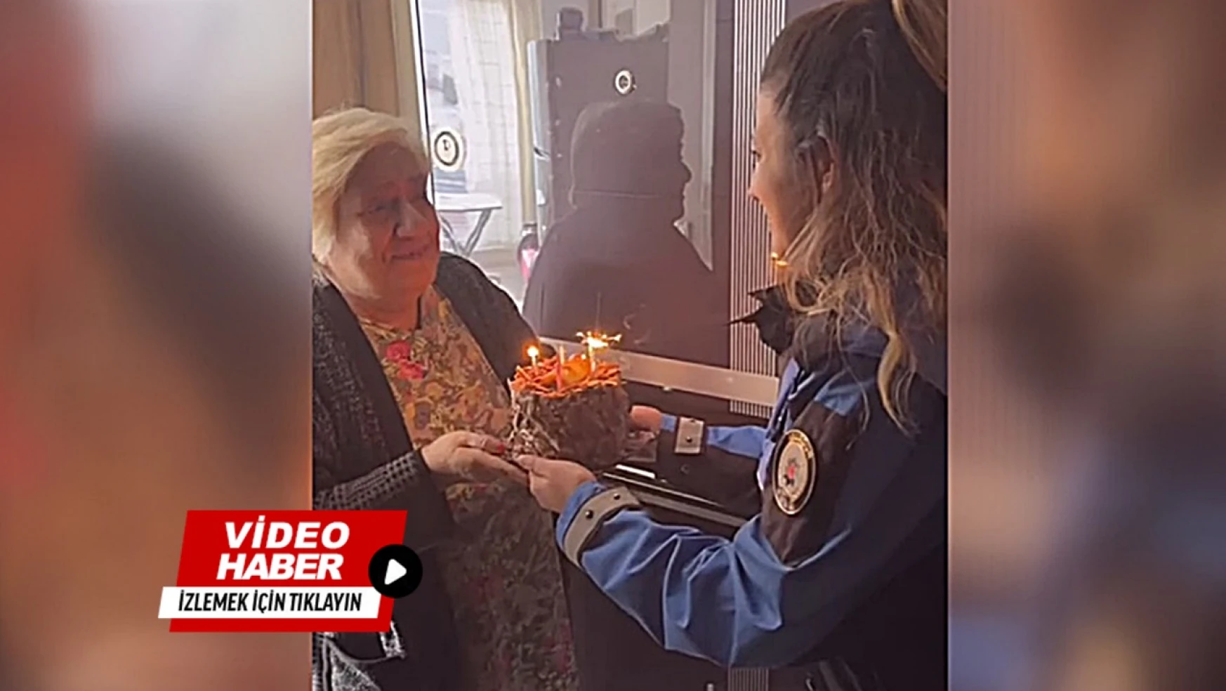 112 Acil Çağrı Merkezinden bayrak isteyen yaşlı kadına polisten pastalı sürpriz