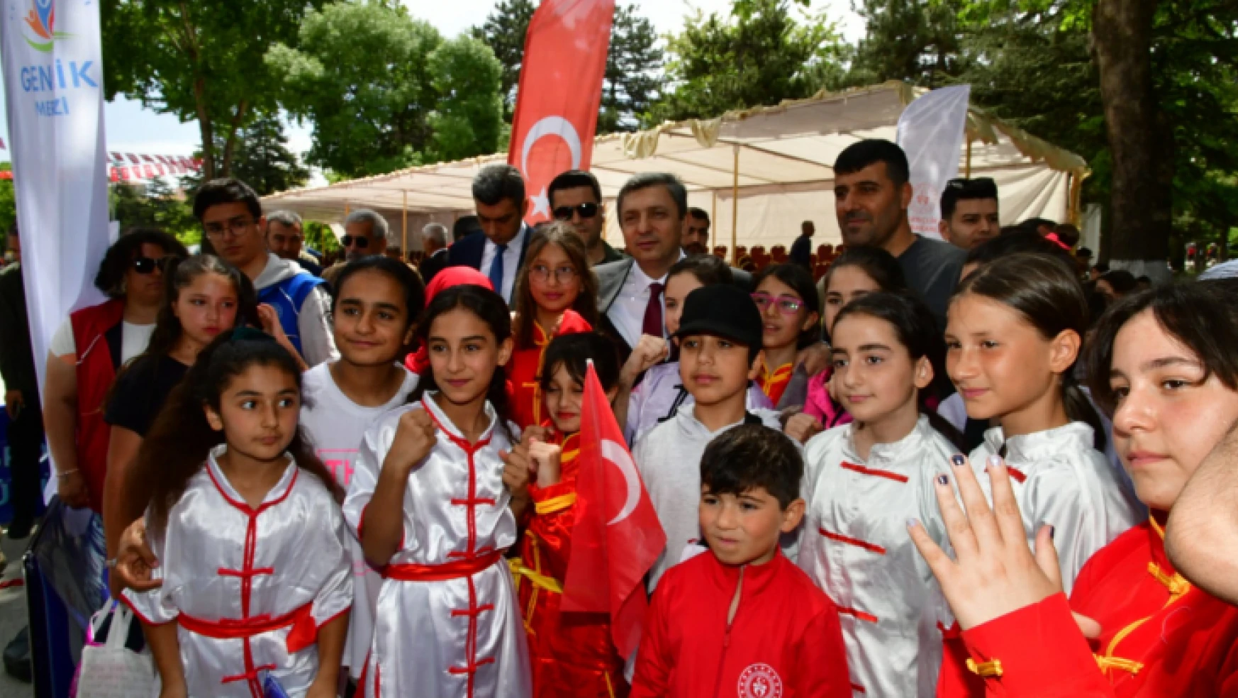 19 Mayıs Atatürk'ü Anma, Gençlik ve Spor Bayramı Düzenlenen Törenle Kutlandı