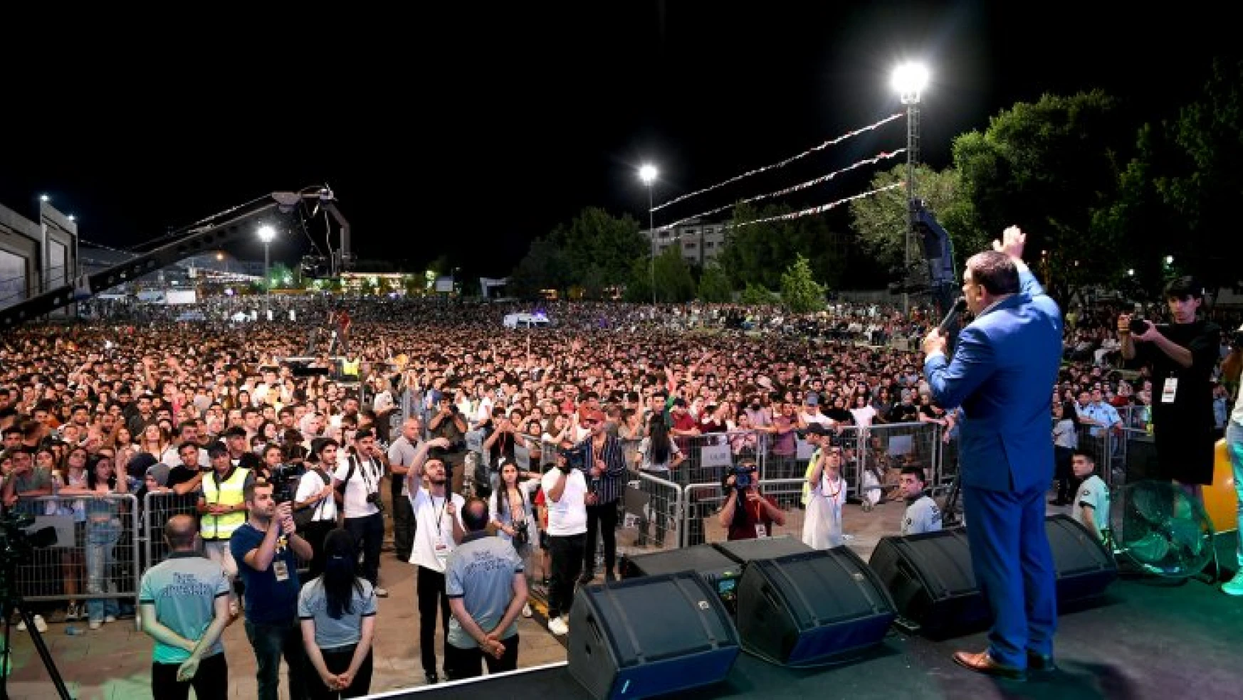 25. Kayısı Festivali Eypio ve Serdar Ortaç konserleriyle sona erdi