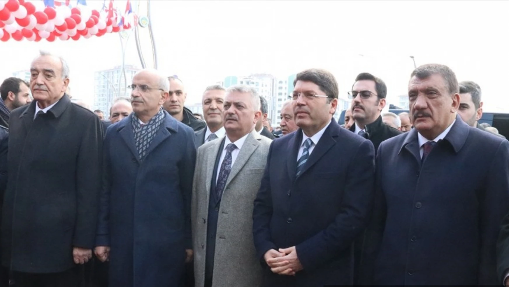 Adalet Bakanı Tunç Malatya'da ziyaretlerde bulundu