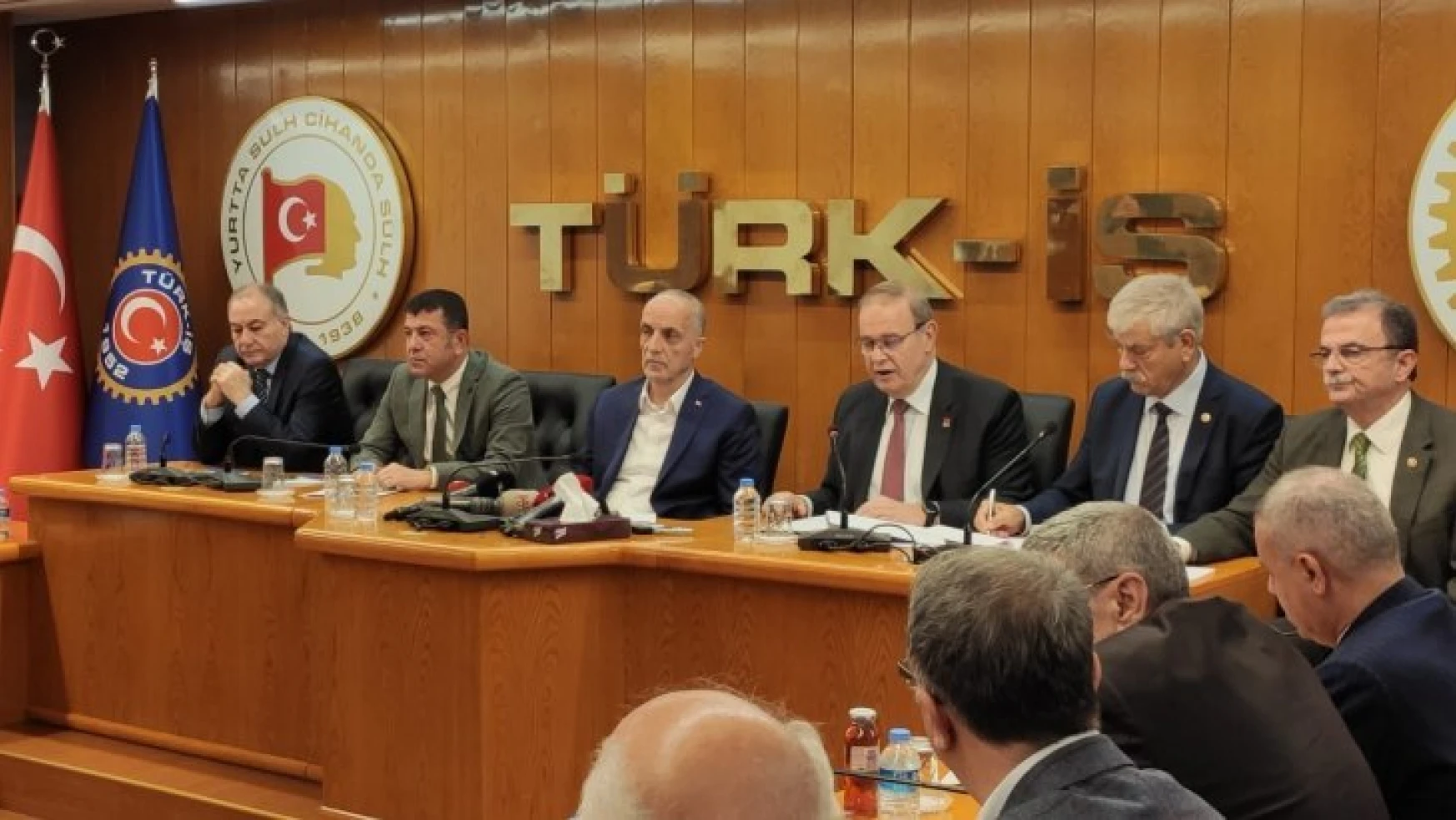 Ağbaba,Türk-İş Genel Başkanı Atalay'ı Ziyaret Etti
