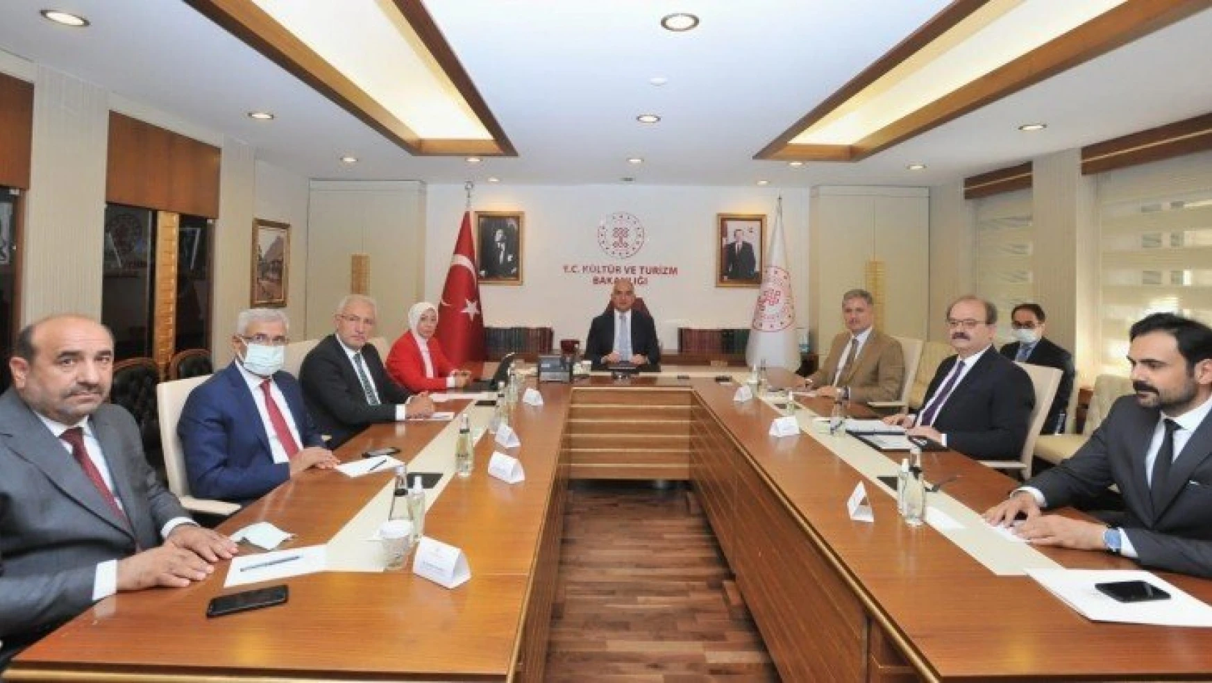 AK Parti heyetinden Kültür ve Turizm Bakanı Mehmet Nuri Ersoy'a ziyaret