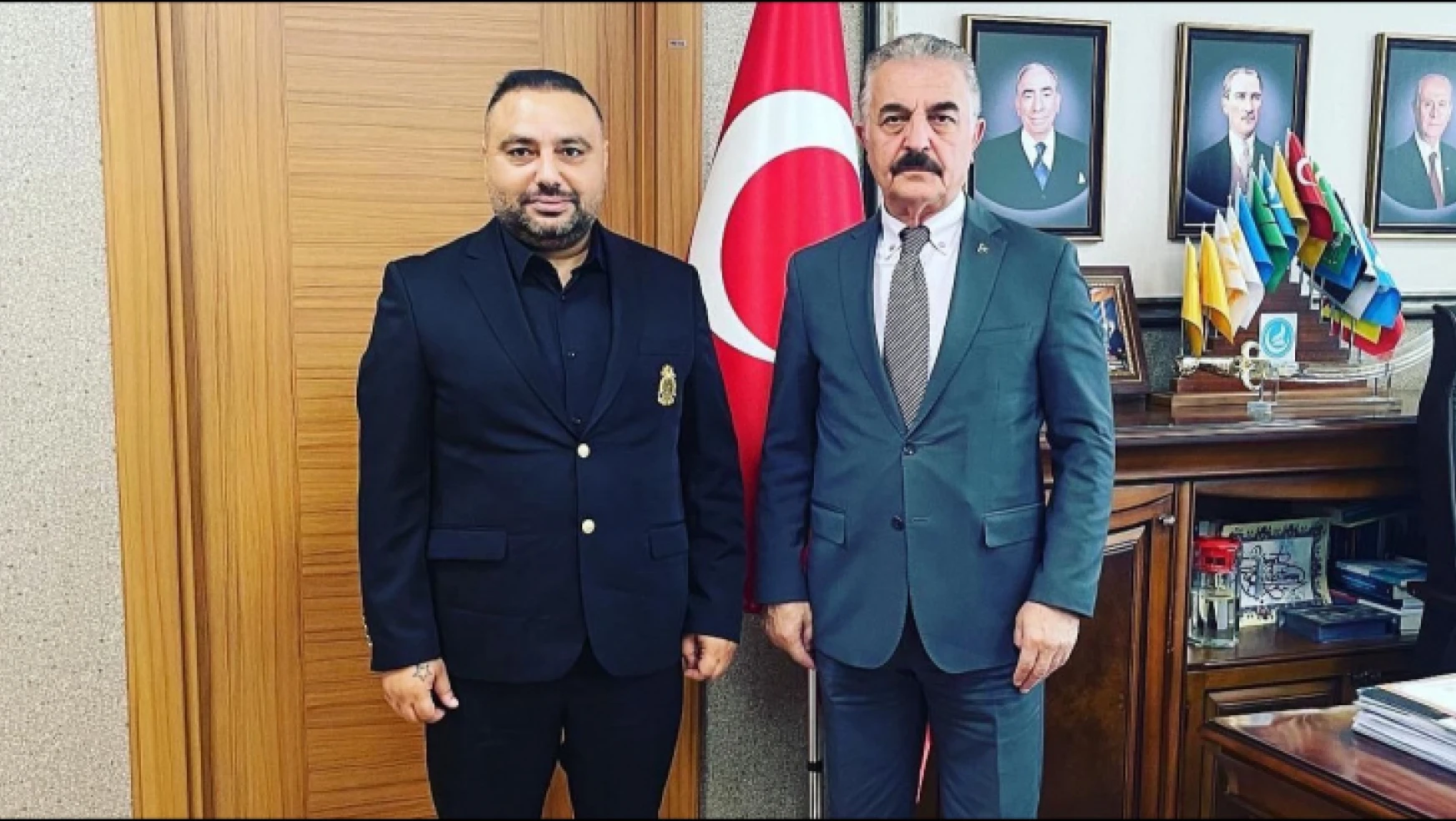Alaattin Çakıcı'nın danışmanı Ferhat Aydoğan MHP'de bir takım ziyaretlerde bulundu…