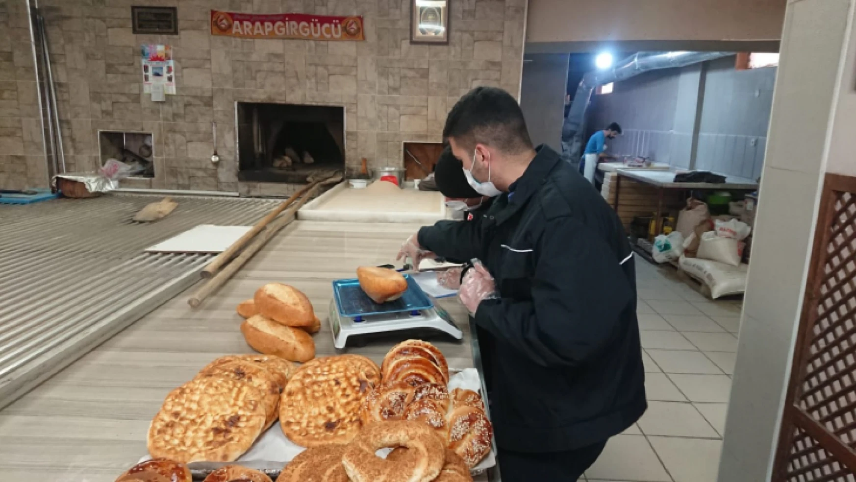 Arapgir Belediyesi Zabıta Ekipleri Ekmek Fırınlarına Gramaj Ve Hijyen Denetimi Gerçekleştirdi