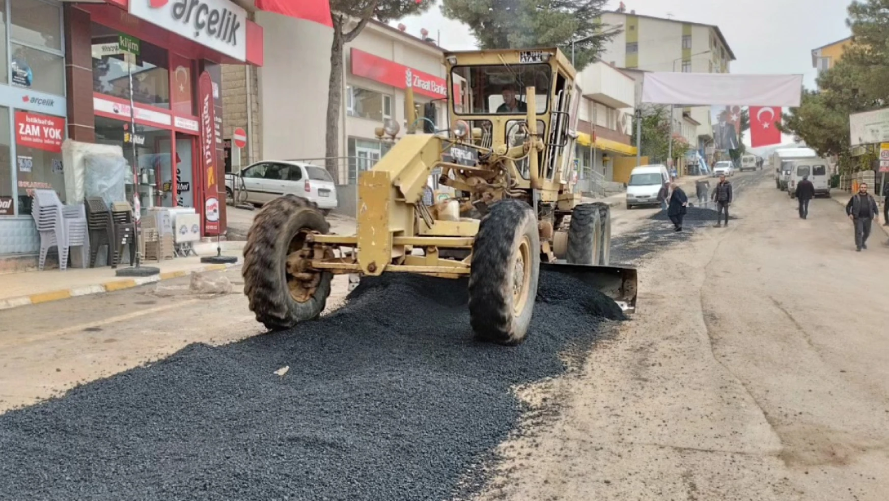 Arapgir'de Doğalgaz Çalışması Yapılan Yollara Belediye Asfalt Yaması Yapıyor