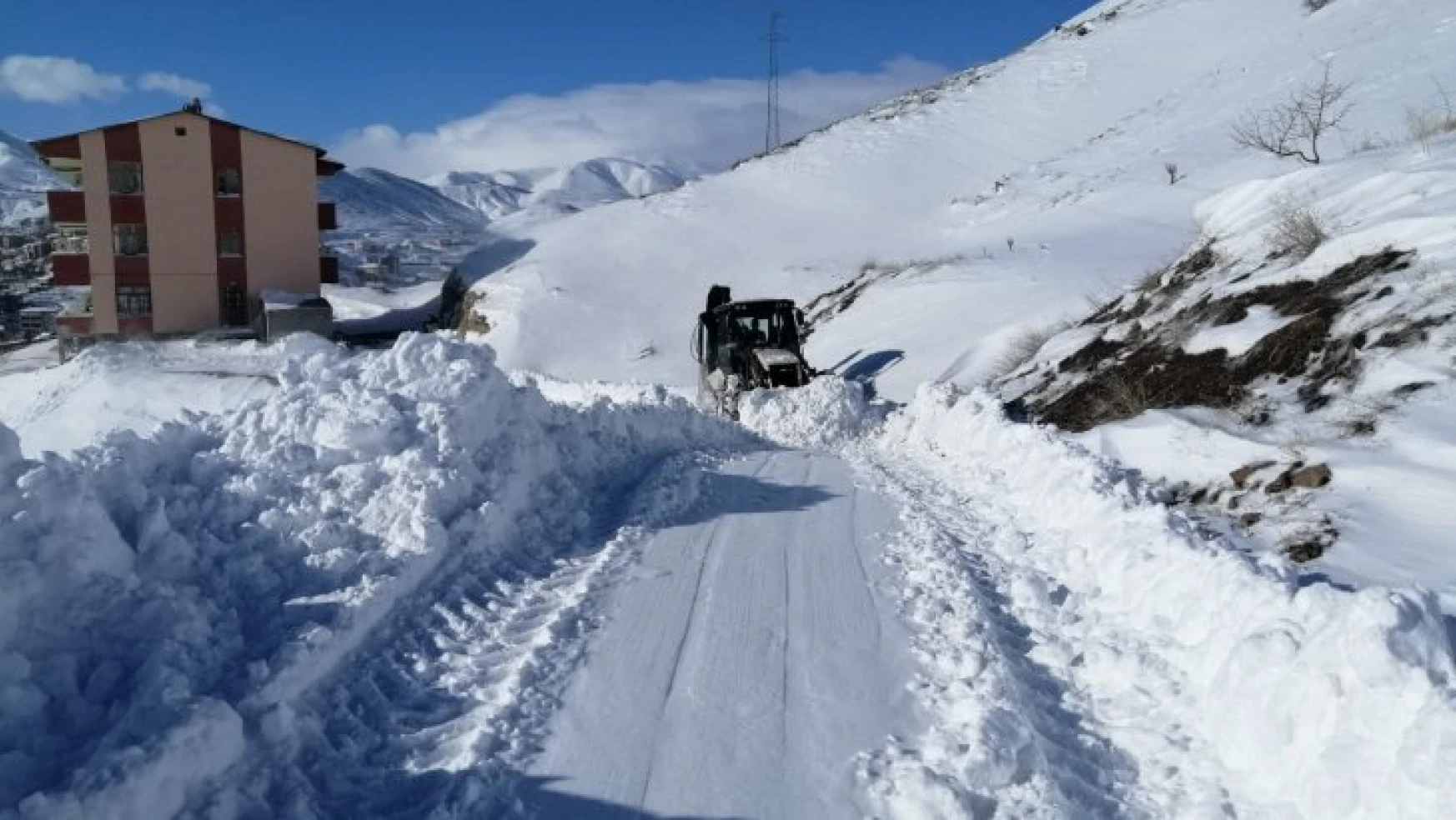 Arapgir'de Kar Temizleme Çalışmalarına Başkan Cömertoğlu'da katıldı