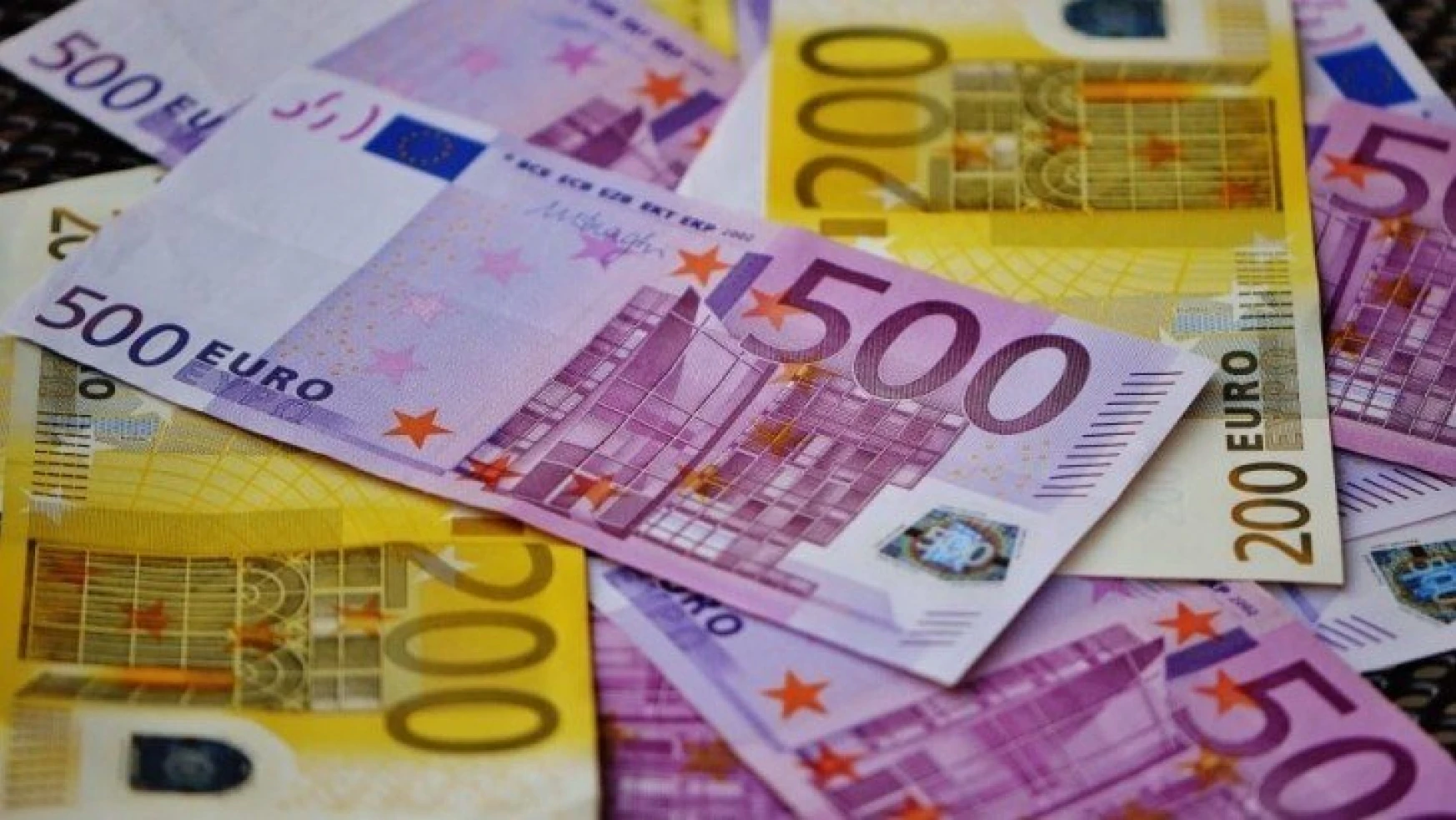 Aylık en yüksek reel getiri Euro'da oldu