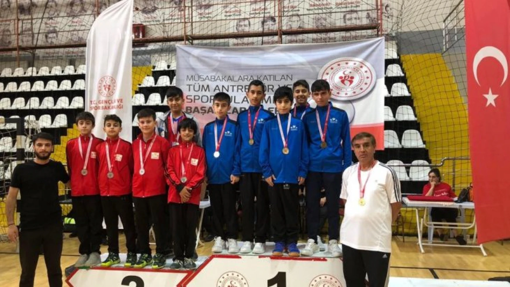 Badmintoncular Anadolu Yıldızlar Liginde Yarı Finalde