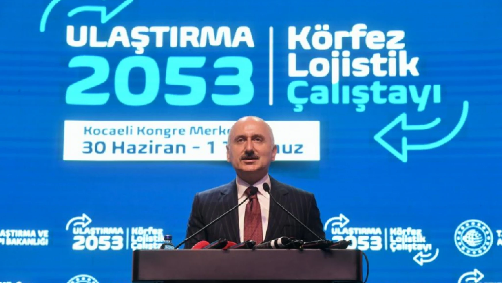 Bakan Karaismailoğlu, Kocaeli'de düzenlenen Ulaştırma 2053 Körfez Lojistik Çalıştayı'na katıldı