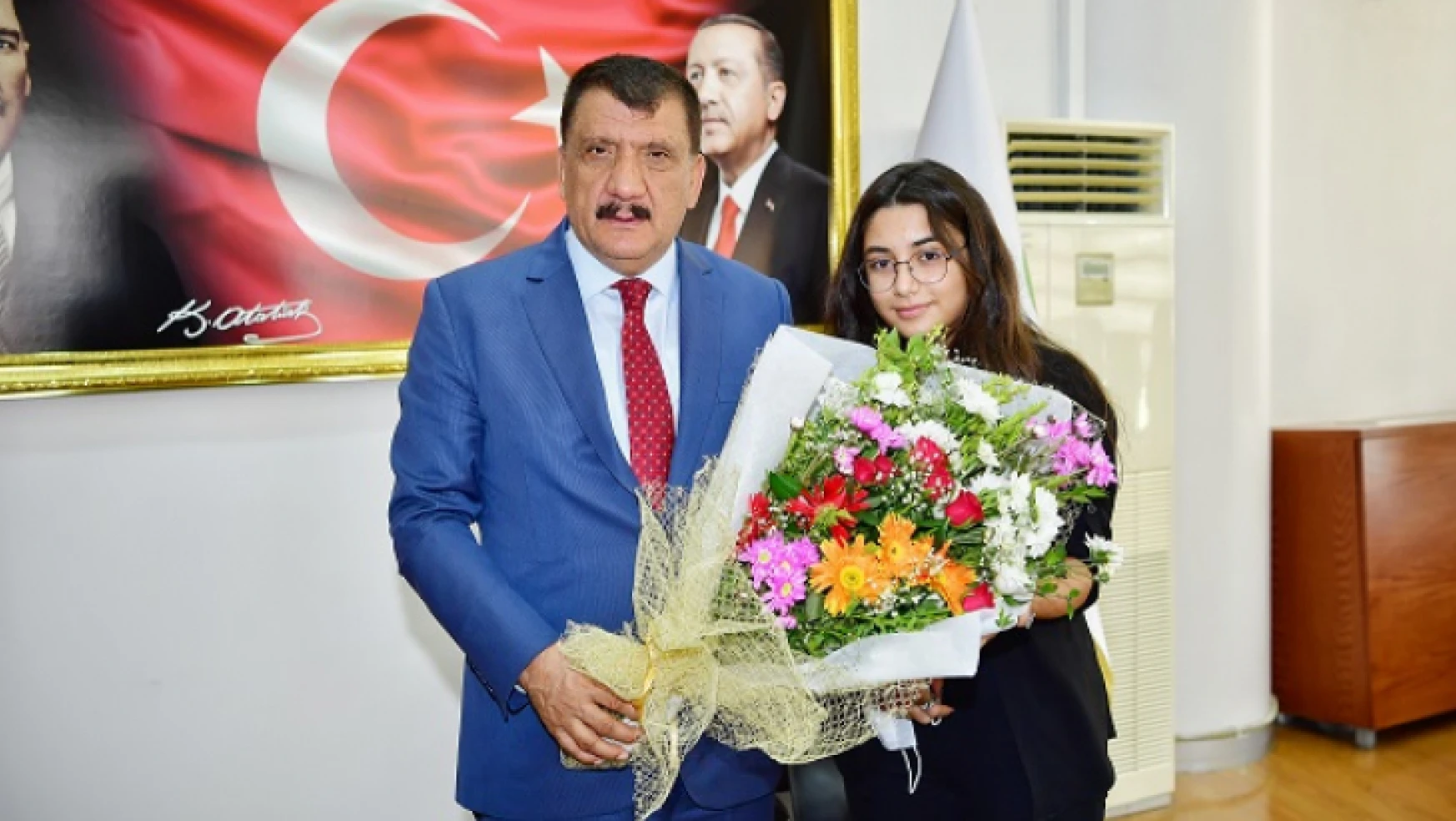 Başarılı Öğrenciler Başkan Gürkan'ı Ziyaret Etti