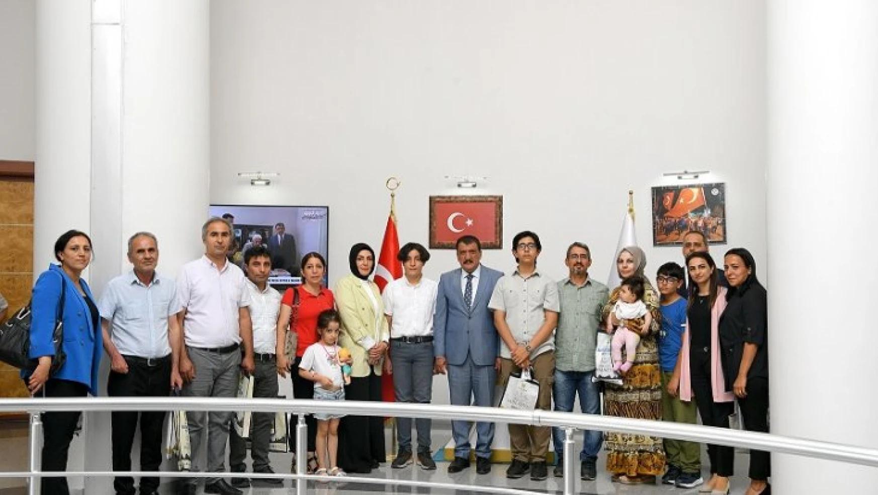 Başarılı Öğrencilerden Başkan Gürkan'a Ziyaret