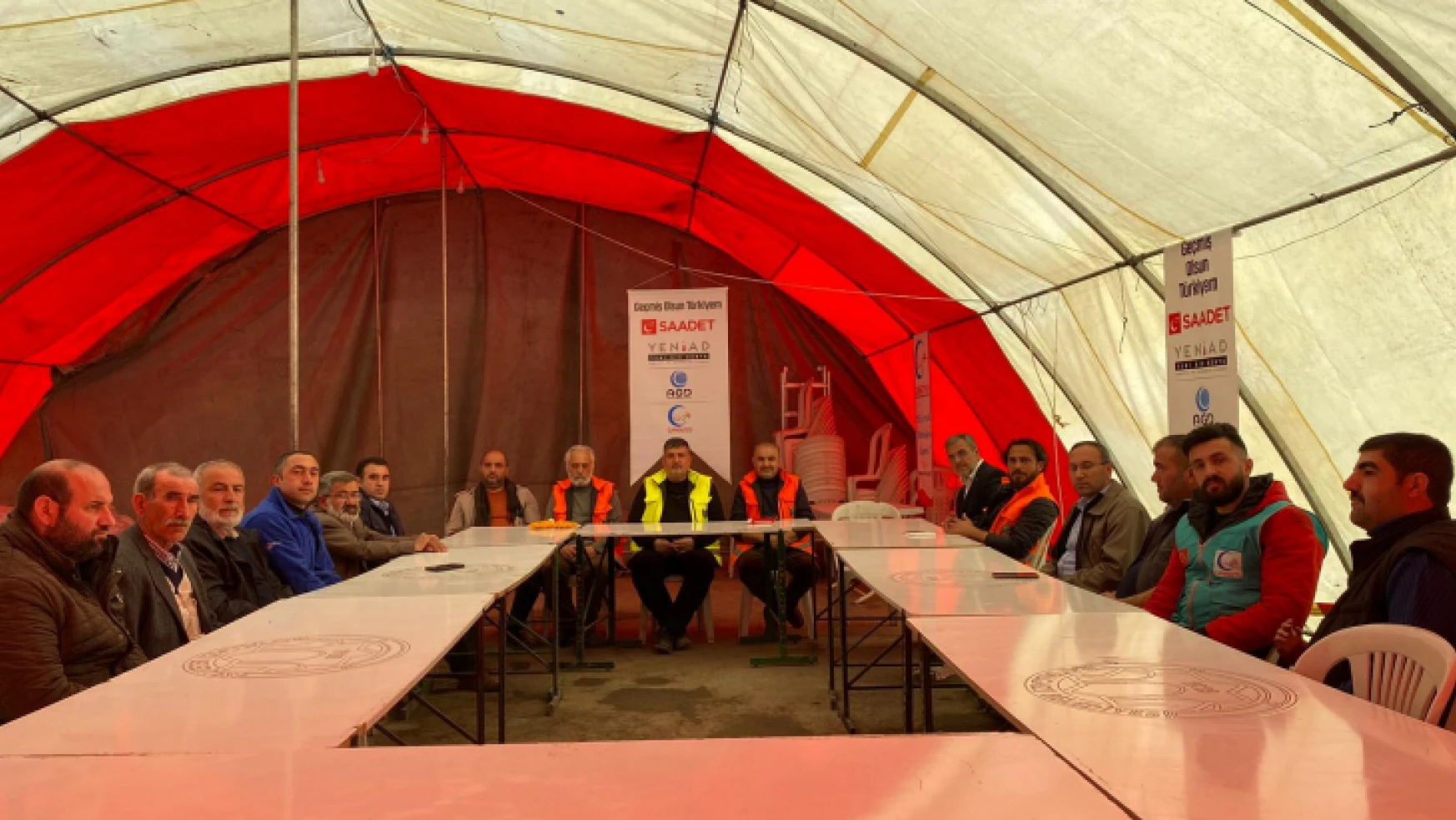 Başkan Canbay Yönetim Kurulu Toplantısını Aş Evi çadırında gerçekleştirdi.