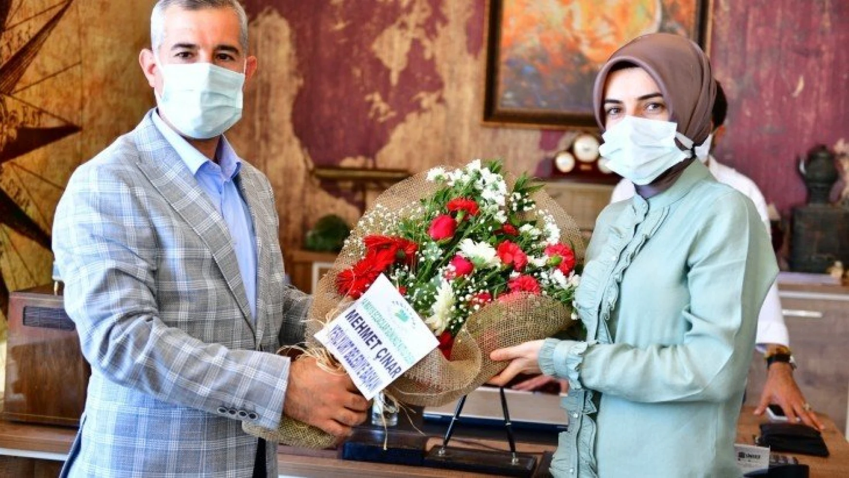 Başkan Çınar, 14 Mayıs Eczacılar Günü Nedeniyle Nöbetçi Eczaneleri Ziyaret Etti