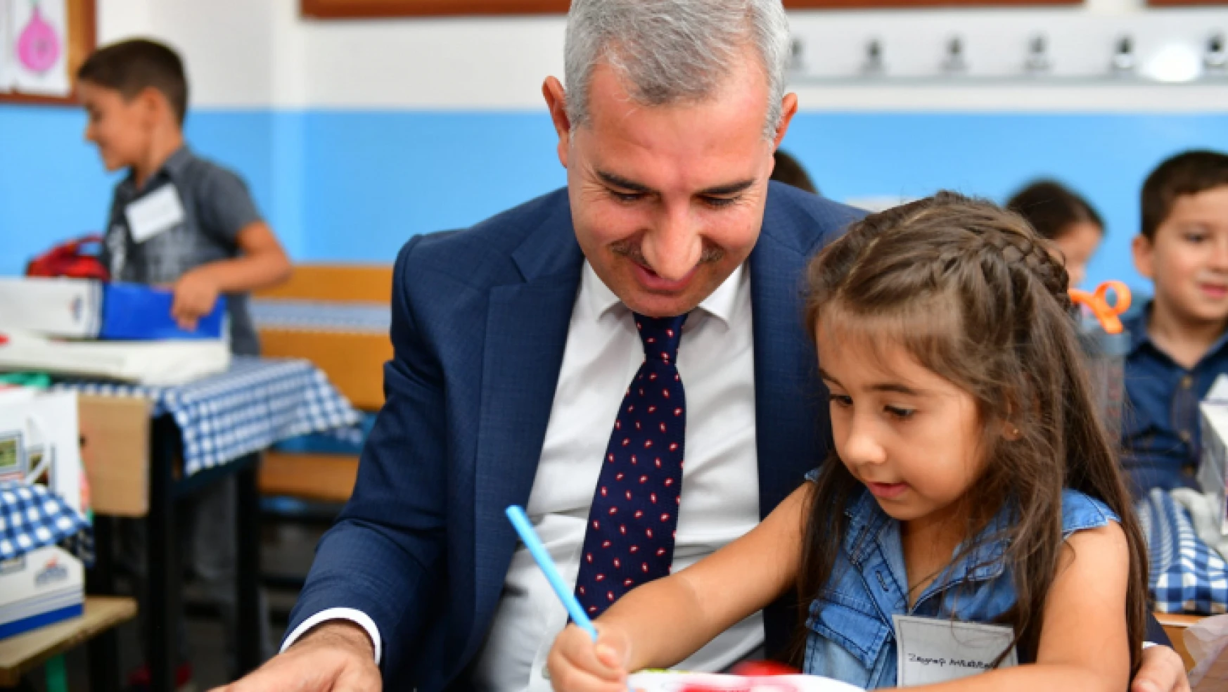 Başkan Çınar, 2022-2023 Eğitim-Öğretim Yılının İlk Gününde Öğretmenleri, Öğrencileri Ve Velileri Yalnız Bırakmadı